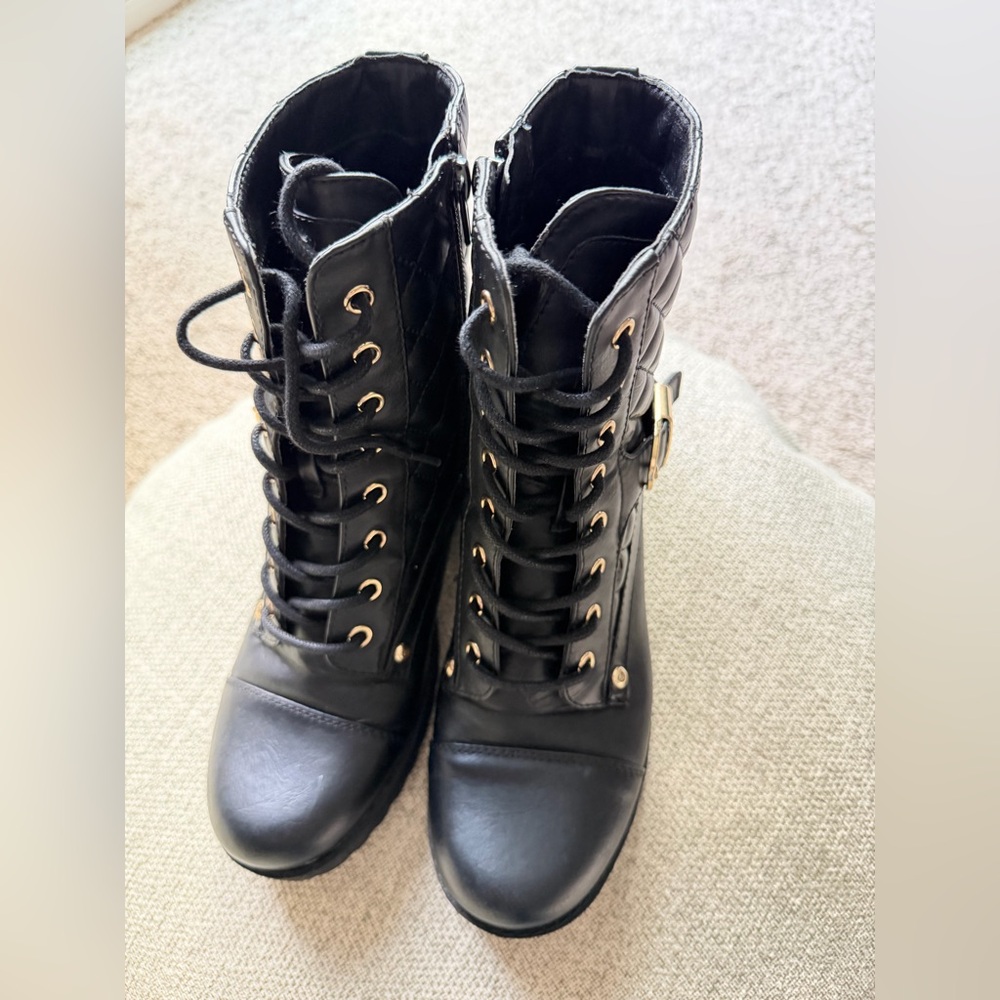 G by Guess Black Quilted Combat Boots for Women Sz 6.5M NWOT Lace Up - Picture 3 of 10